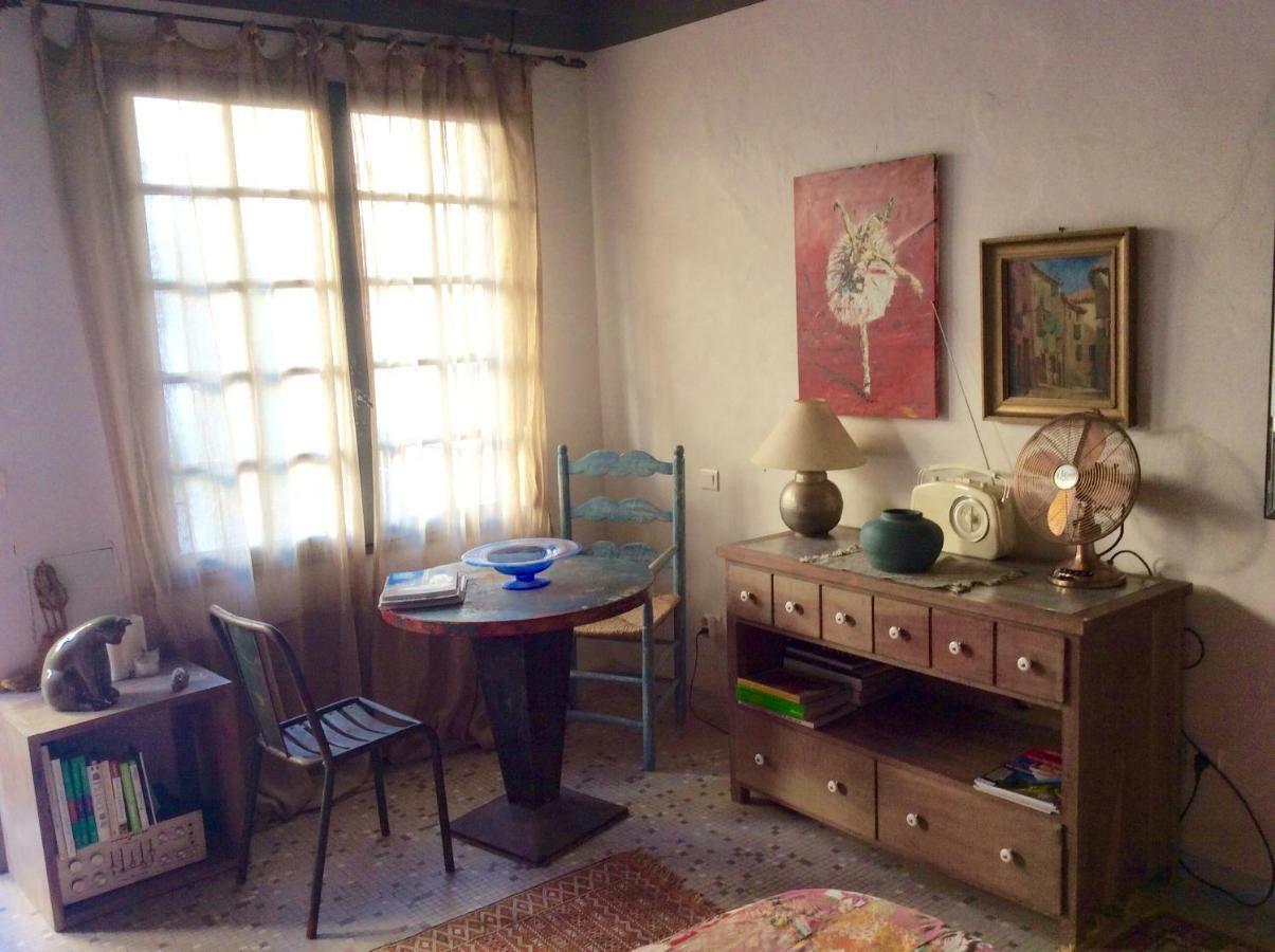 Nid D'Artiste Bed and Breakfast Saint-Quentin-la-Poterie Εξωτερικό φωτογραφία